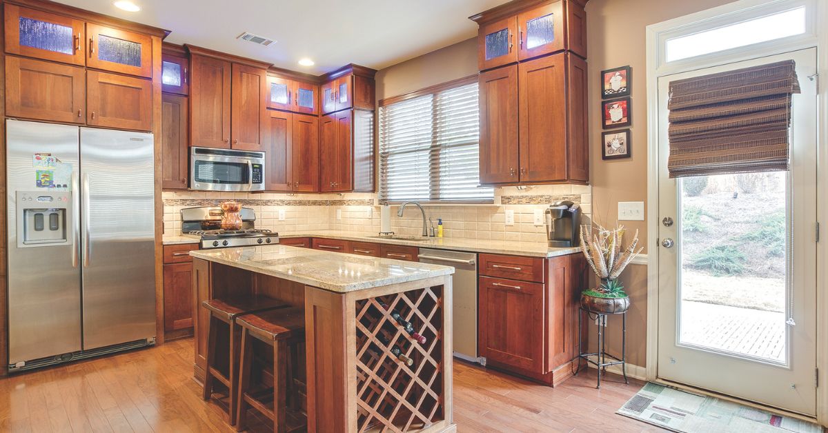 All About Choosing Cabinets for Kitchen Corners